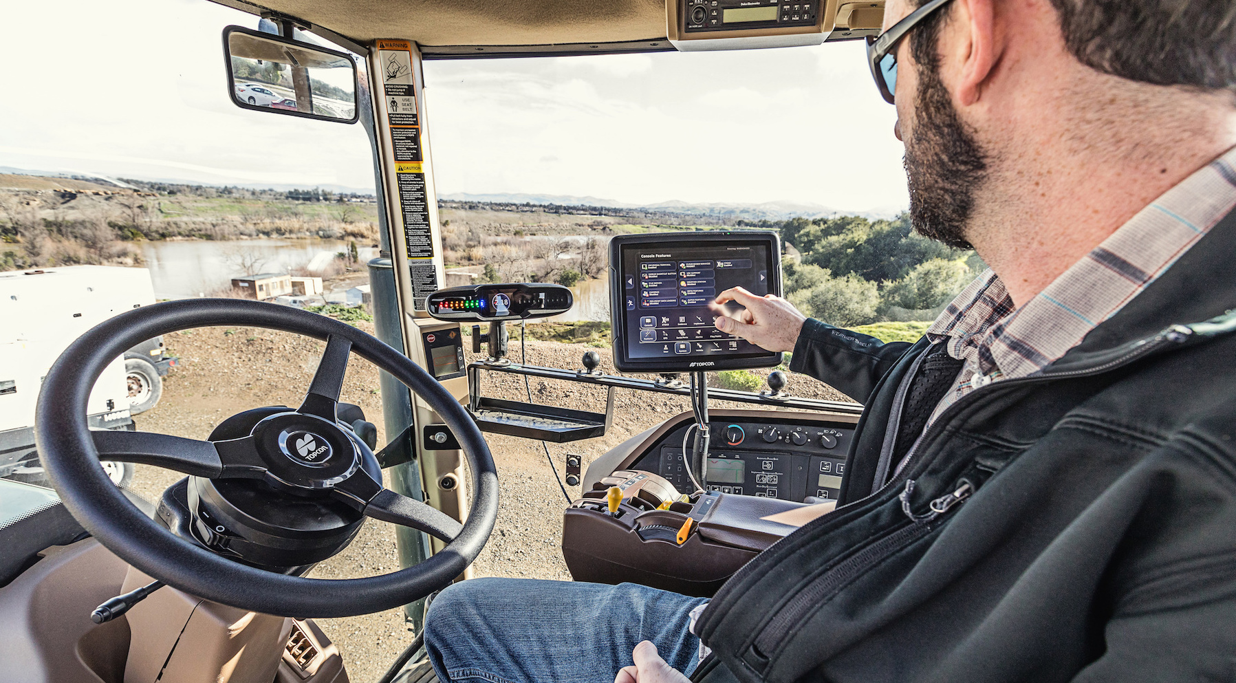 Topcon Agriculture presents the new X35 premium-featured console